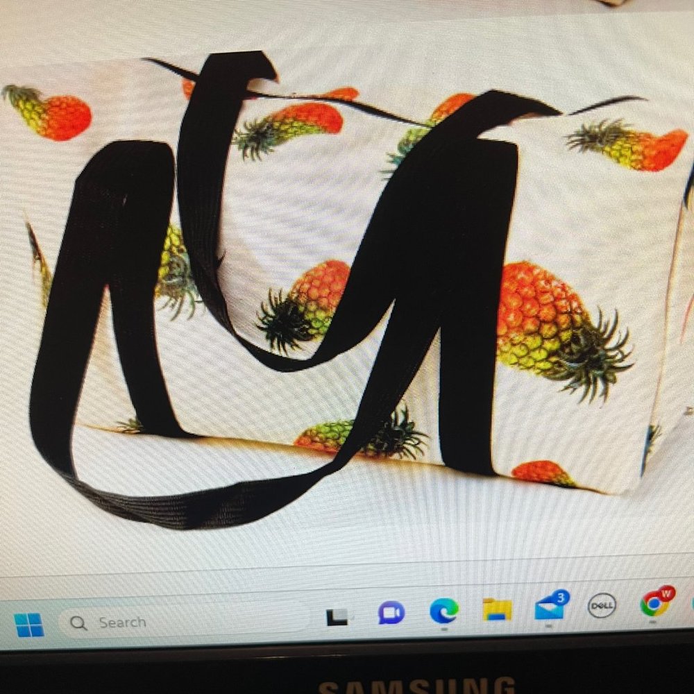 Lemar Duffle Pineapple canvas bag, - Picture 2 of 5